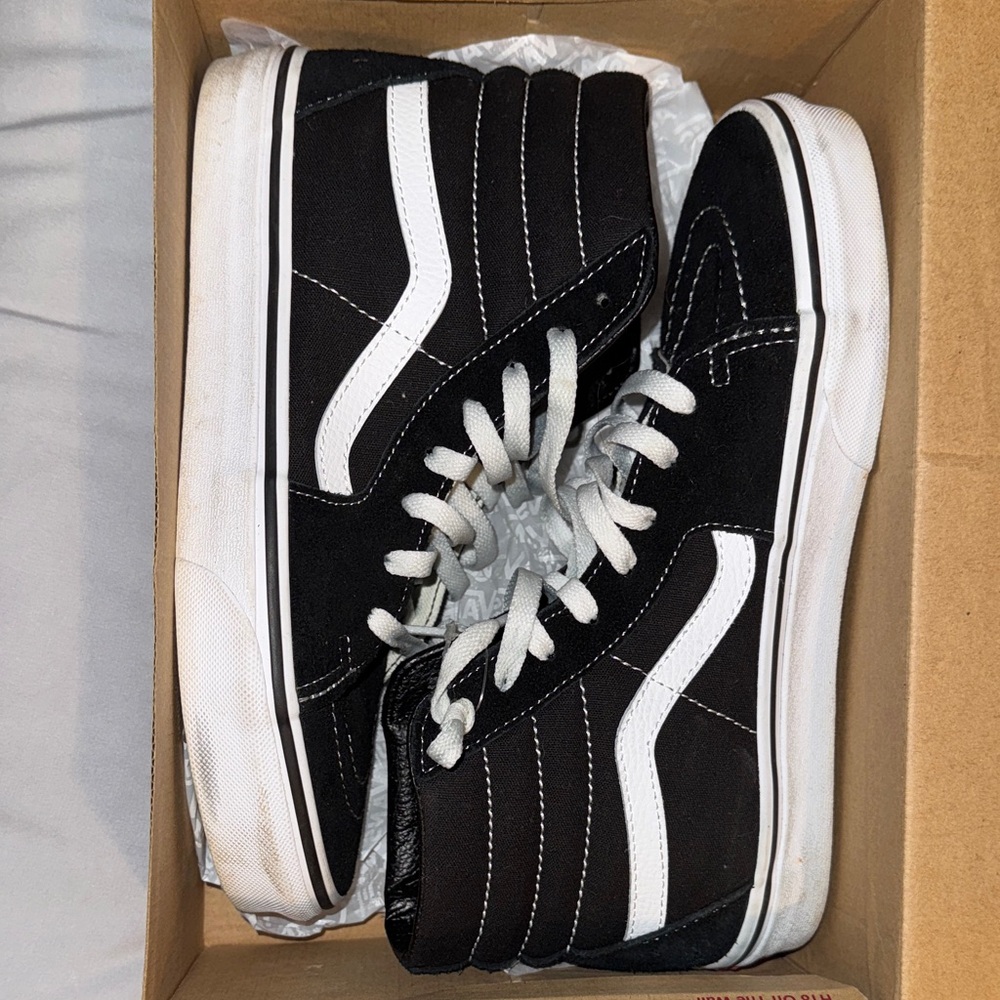 Black and White High-Top sk8-Hi Vans Sneakers